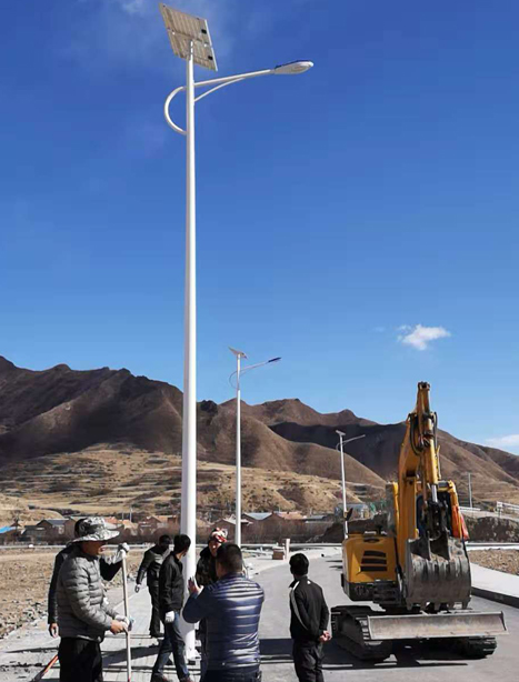 甘南碌曲10米甘谷太阳能路灯项目