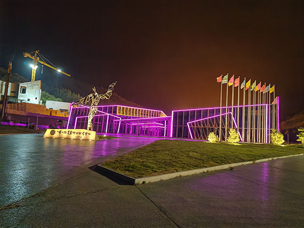 城市亮化是现代城市建设的重要组成部分，它不仅可以美化城市的夜景，还能提升城市的整体形象。随着科技的不断进步，城市亮化也得到了更多的关注和创新。本文将介绍一些关于城市亮化的创意和技术，帮助读者了解甘谷城市亮化的重要性以及如何进行甘谷城市亮化的规划和实施。