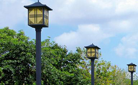 太阳能甘谷庭院灯怎么选亮度与续航更耐用
